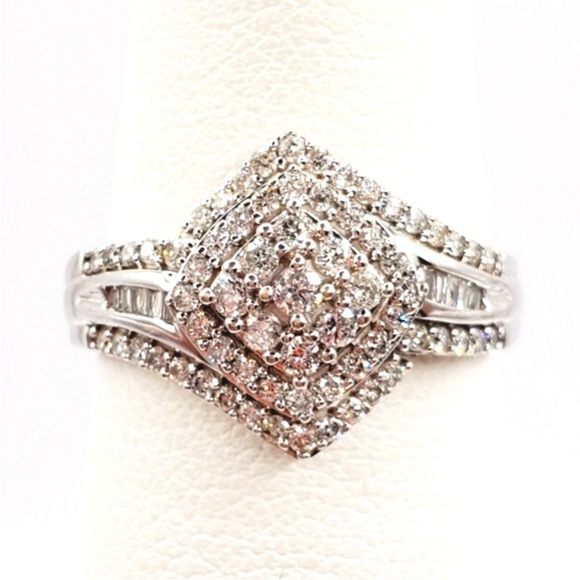 10k Solid White Gold Genuine Diamond Round & Baguette Cluster Ring - Picture 2 of 9